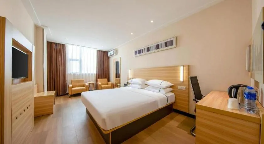 Bed in City Comfort Inn Zhanjiang Shimao Building Chikan Old Street