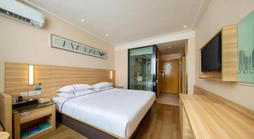 Bed in City Comfort Inn Zhanjiang Shimao Building Chikan Old Street