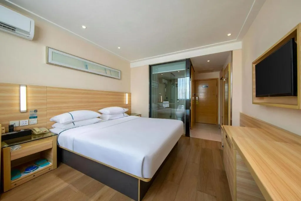 Bed in City Comfort Inn Zhanjiang Shimao Building Chikan Old Street