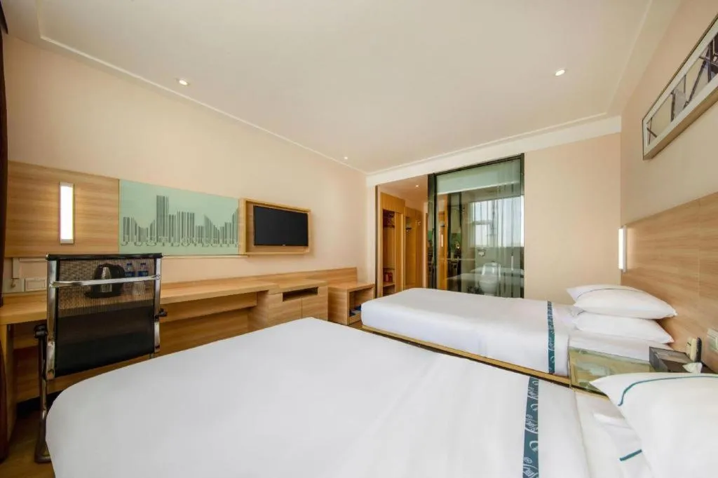 Bed in City Comfort Inn Zhanjiang Shimao Building Chikan Old Street