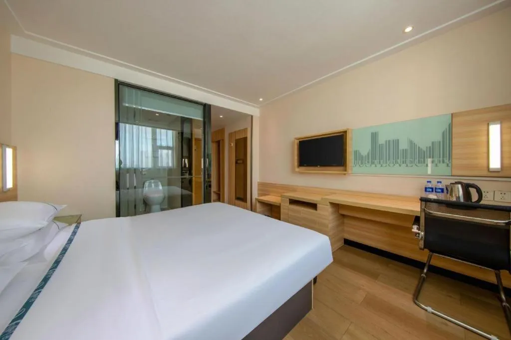 Bed in City Comfort Inn Zhanjiang Shimao Building Chikan Old Street