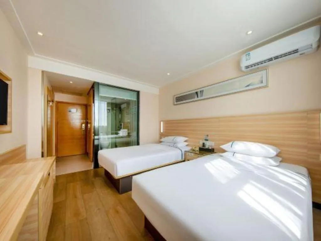 Bed in City Comfort Inn Zhanjiang Shimao Building Chikan Old Street