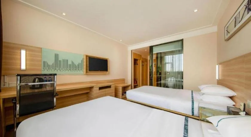 Bed in City Comfort Inn Zhanjiang Shimao Building Chikan Old Street