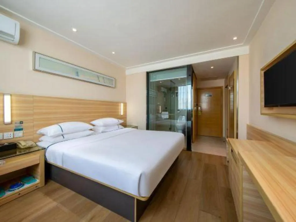 Bed in City Comfort Inn Zhanjiang Shimao Building Chikan Old Street
