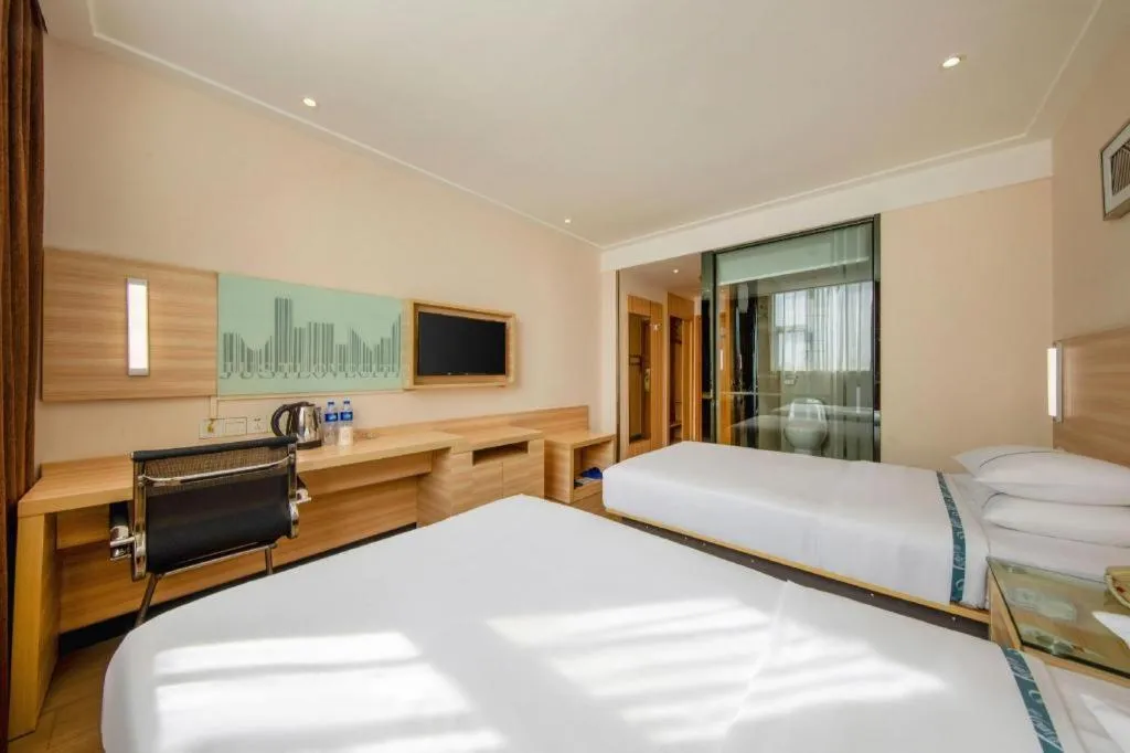 Bed in City Comfort Inn Zhanjiang Shimao Building Chikan Old Street