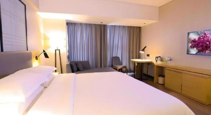 Bed in GreenTree Eastern Hotel Hunan Changsha Xinsha Luositang Metro Station