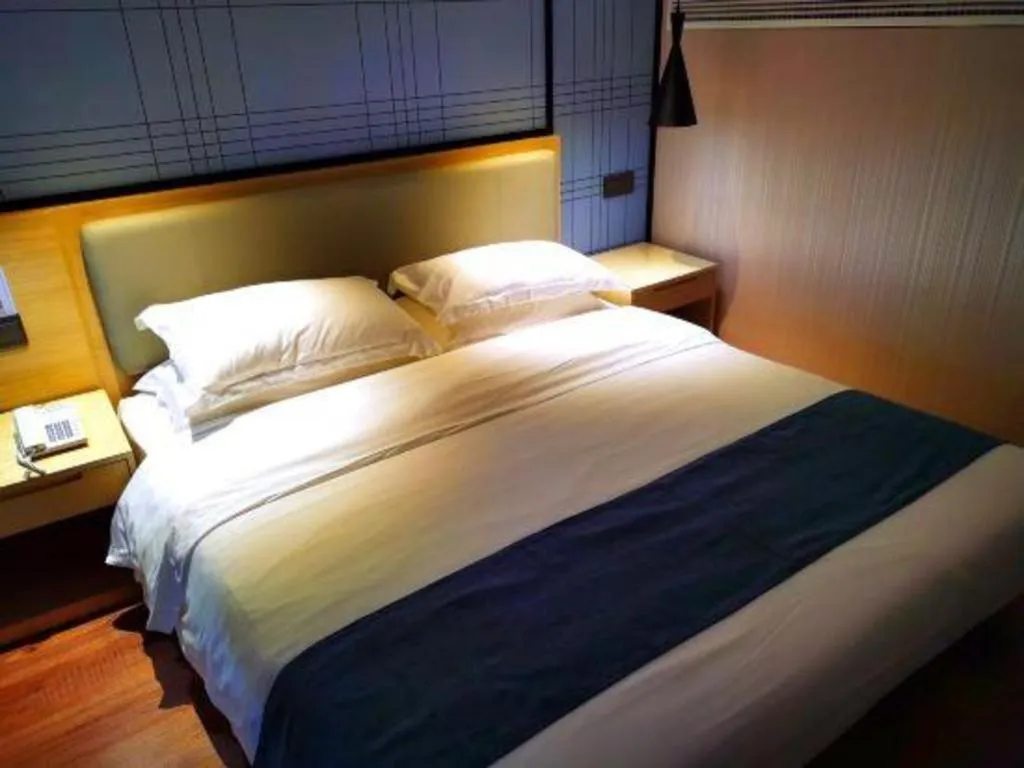 Bed in GreenTree Eastern Hotel Hunan Changsha Xinsha Luositang Metro Station