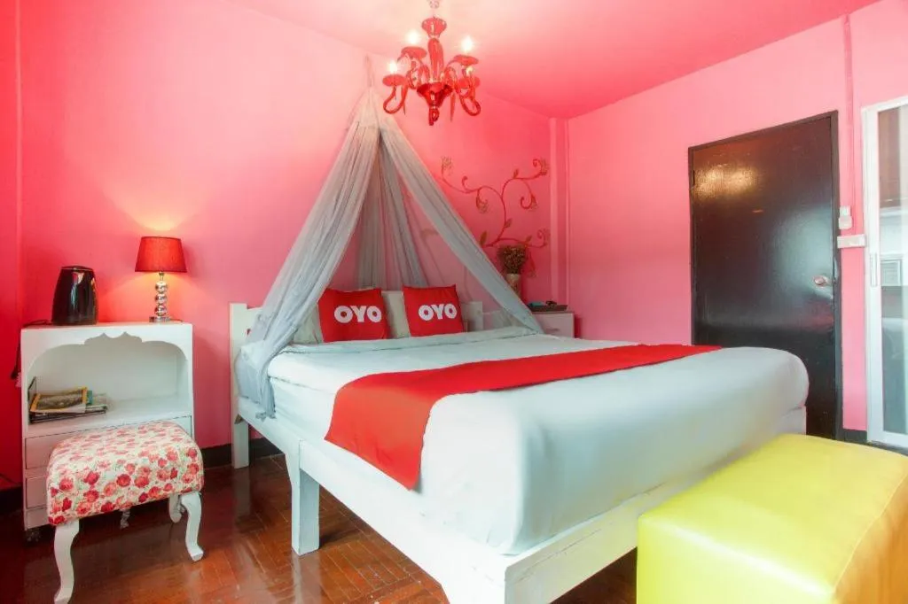 Bed in OYO 75303 V Home Guesthouse Sunday Night Market