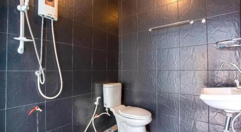 OYO 75303 V Home Guesthouse Sunday Night Market