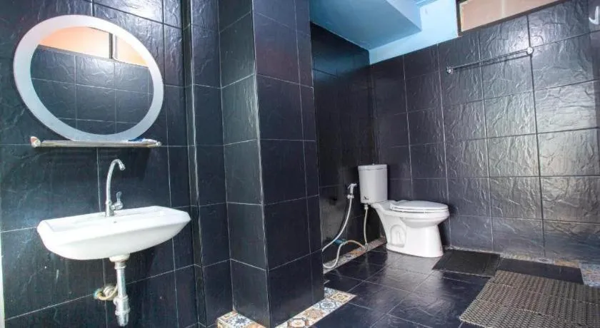 OYO 75303 V Home Guesthouse Sunday Night Market