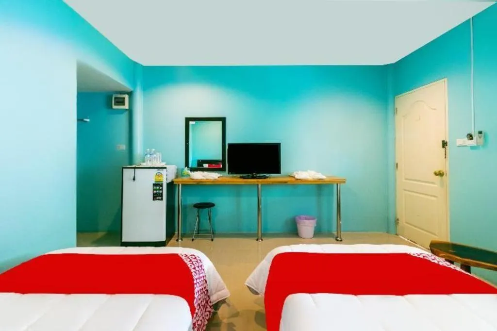 Bed in OYO 981 Fluke and Flame Cha Am