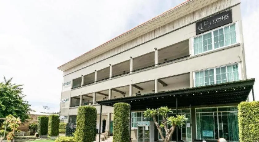 OYO 75305 T Park Pak Chong