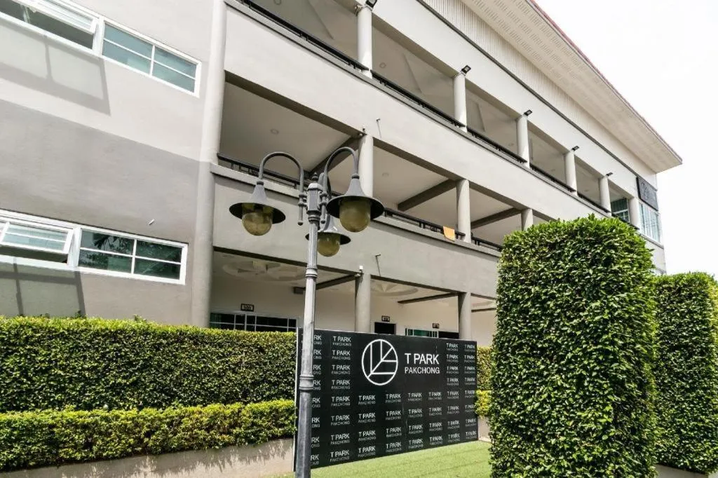 OYO 75305 T Park Pak Chong