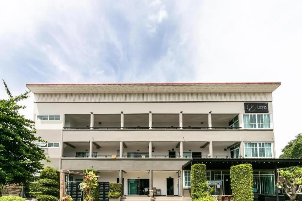 OYO 75305 T Park Pak Chong