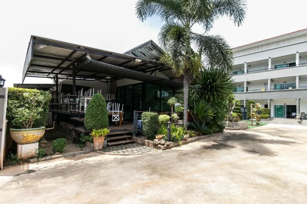 OYO 75305 T Park Pak Chong