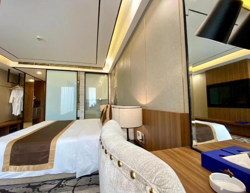 Bed in Khach san Toan Thang Stone