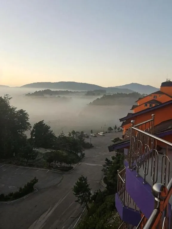 Hyundai Elliot Hotel and Resort