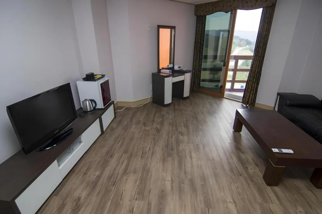 Hyundai Elliot Hotel and Resort