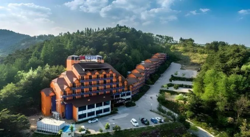 Hyundai Elliot Hotel and Resort