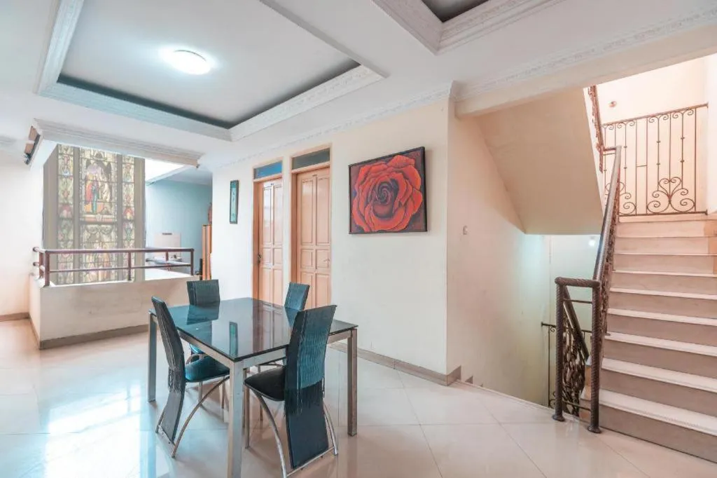 OYO 2765 Mulia Raja Kost