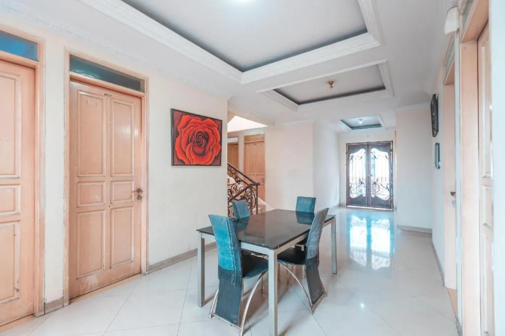 OYO 2765 Mulia Raja Kost