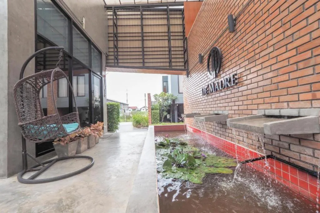 OYO 75368 Demadre Resort