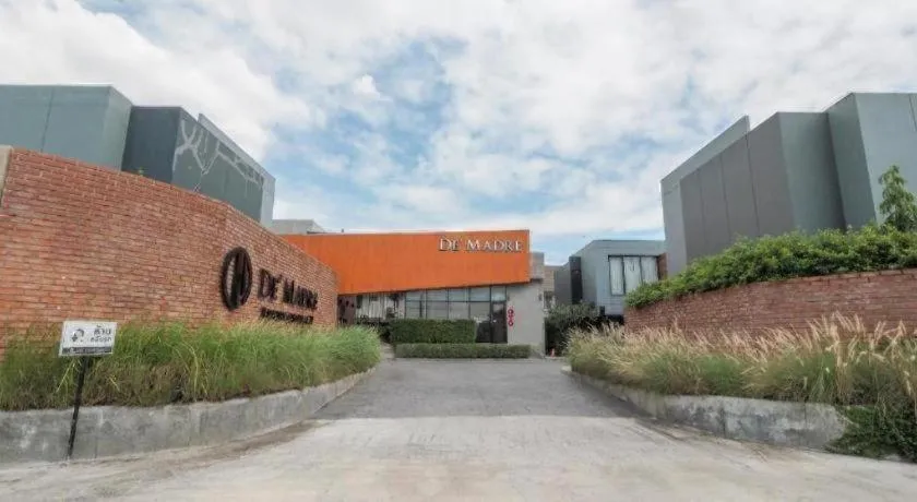 OYO 75368 Demadre Resort