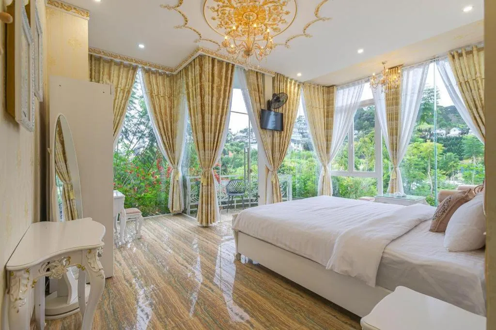 Bed in La FLeur 2 Luxury Garden Hotel