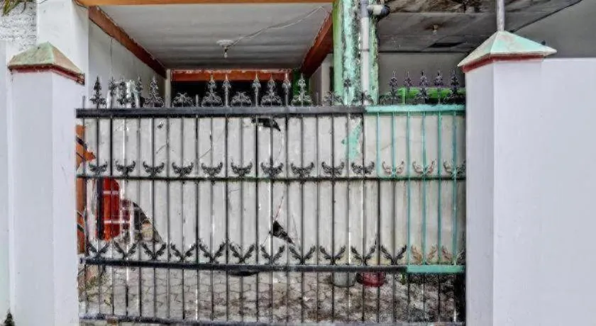 Hotel O Griya Sandi Residence Family NearPantai Boom