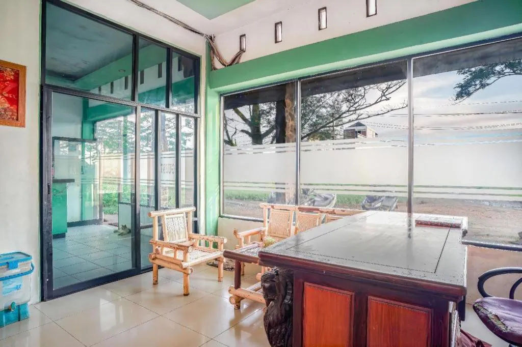 OYO 92609 Guest House Malay Singkawang