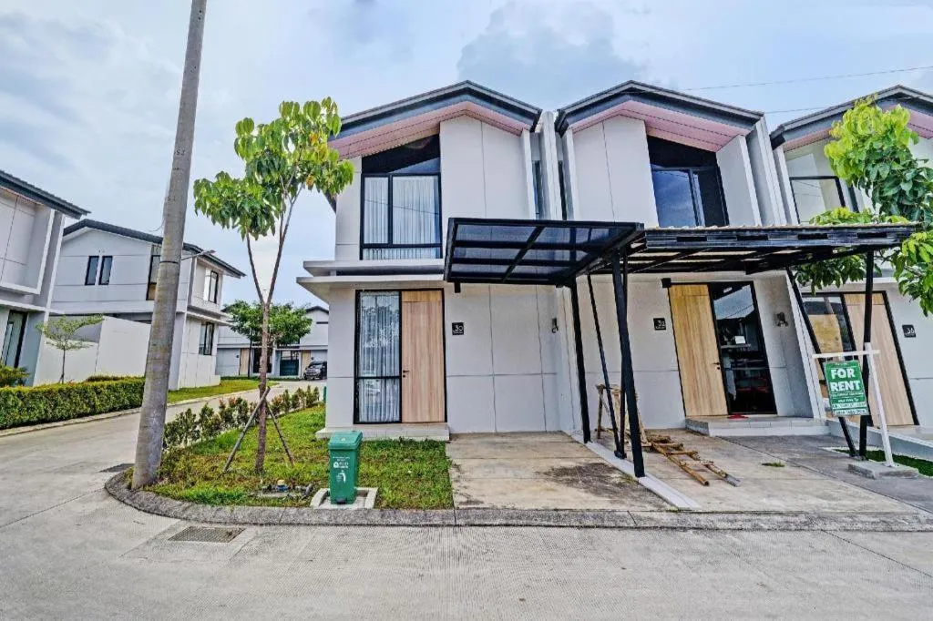 OYO Life 92719 Rolling Hills Residence Karawang