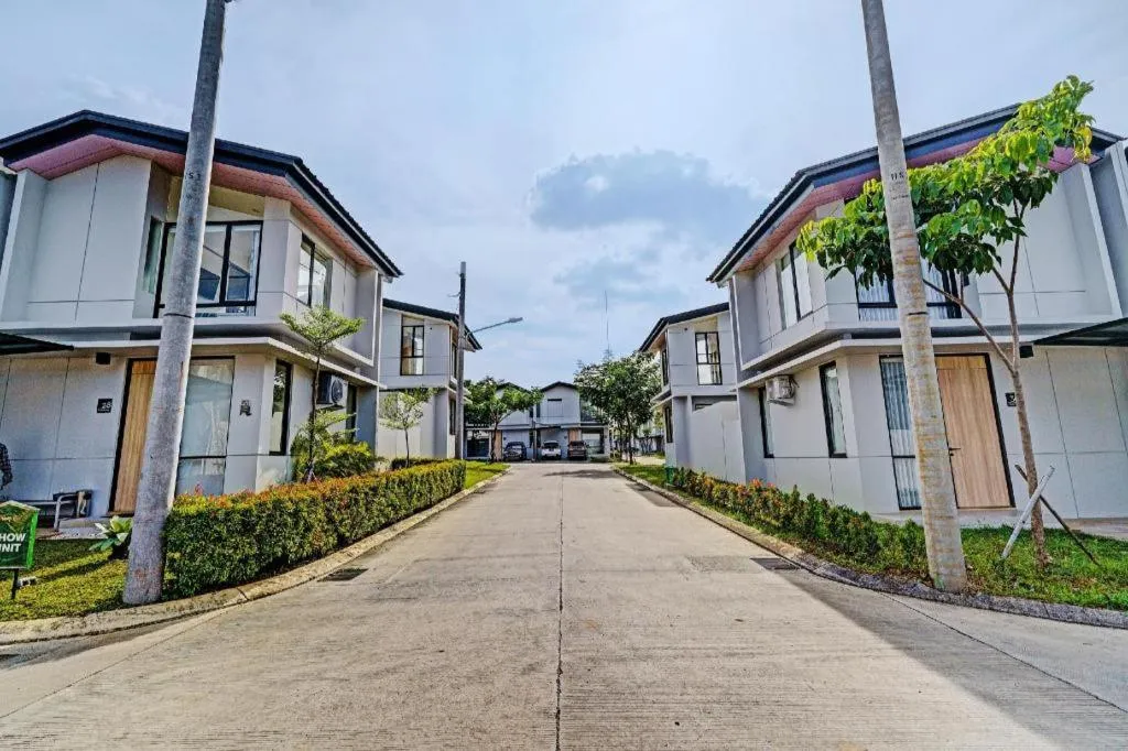 OYO Life 92719 Rolling Hills Residence Karawang