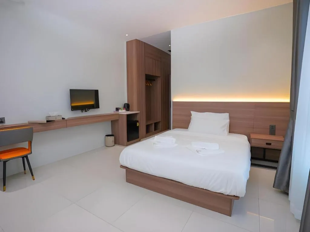 Bed in Athenee Hotel Vientiane