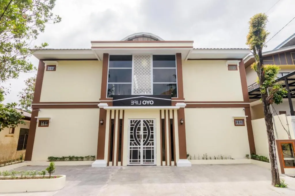 OYO Life 2735 Graha Nirwana