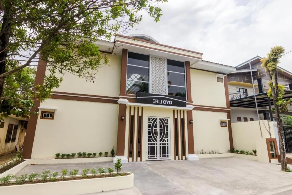 OYO Life 2735 Graha Nirwana