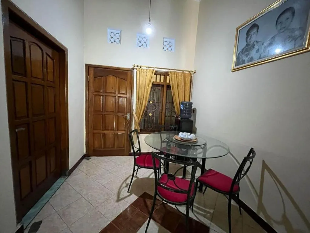 OYO 94003 Anjuk Ladang Homestay