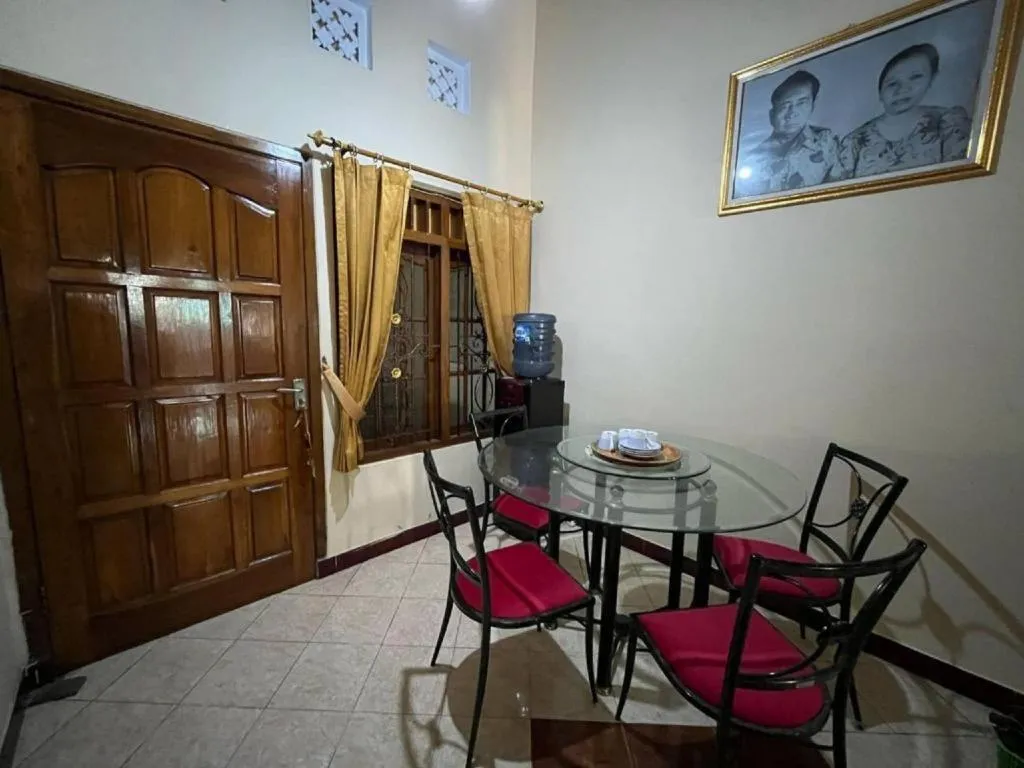 OYO 94003 Anjuk Ladang Homestay