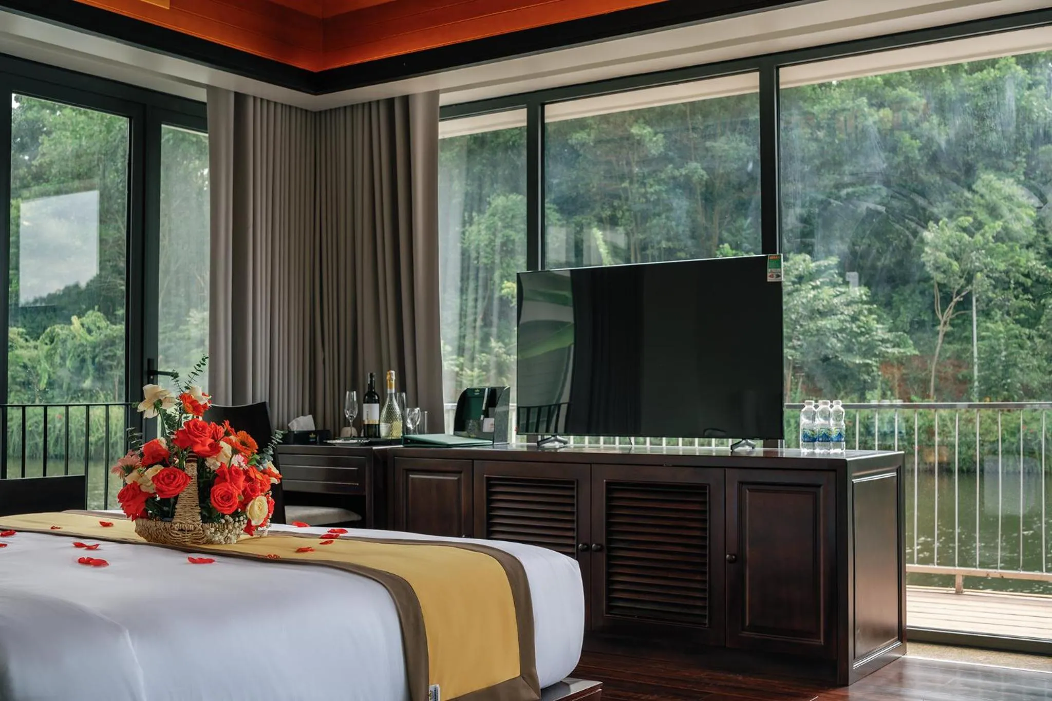 Bed in Lamori Resort & Spa