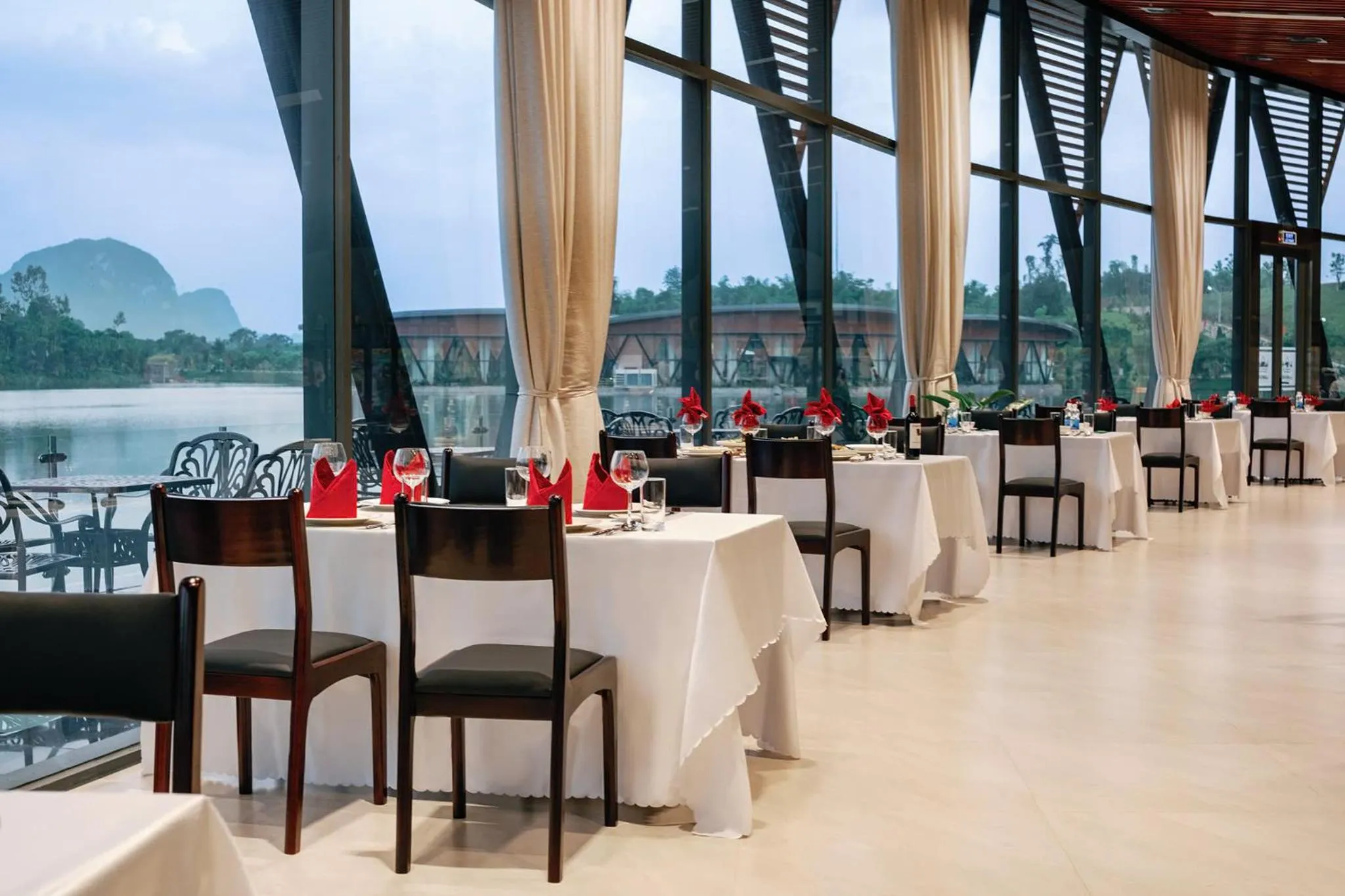 Restaurant/places to eat in Lamori Resort & Spa