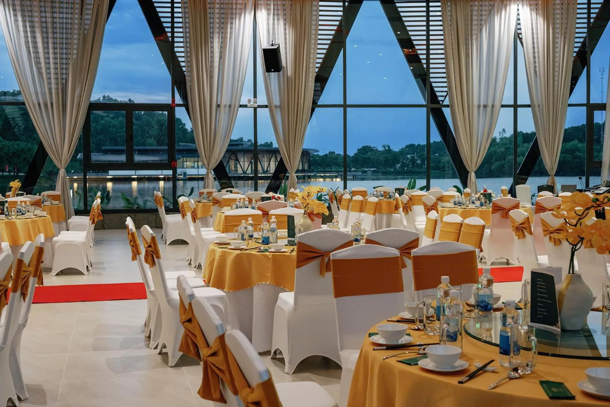 Restaurant/places to eat in Lamori Resort & Spa