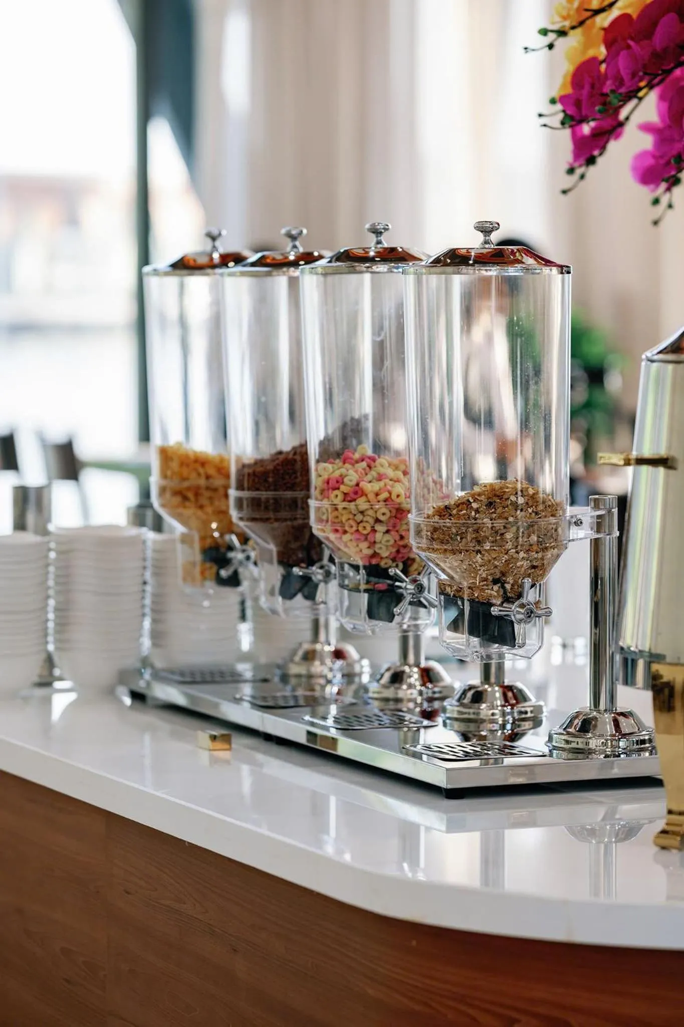 Restaurant/places to eat in Lamori Resort & Spa