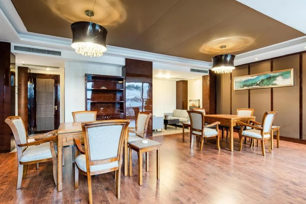 Chengdu Rising Butterfly Hotel