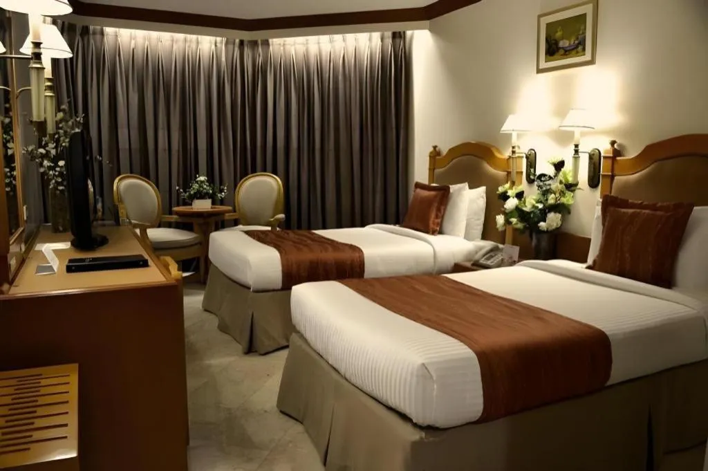 Bed in Palm Hotel Manila