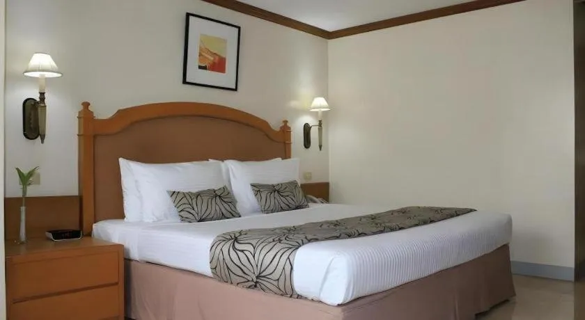 Bed in Palm Hotel Manila