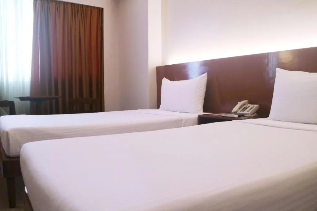 Bed in Palm Hotel Manila