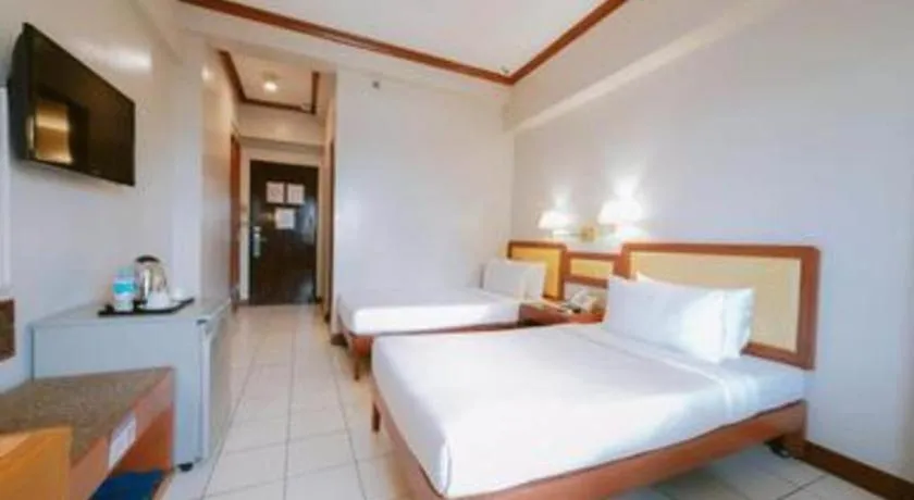 Bed in Palm Hotel Manila