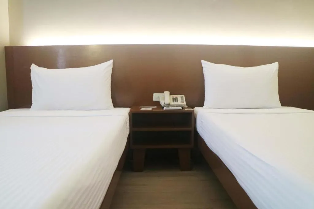 Bed in Palm Hotel Manila