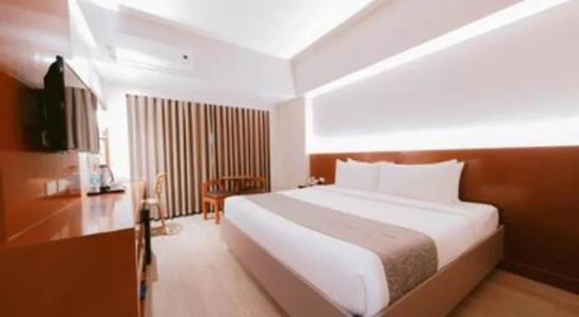 Bed in Palm Hotel Manila