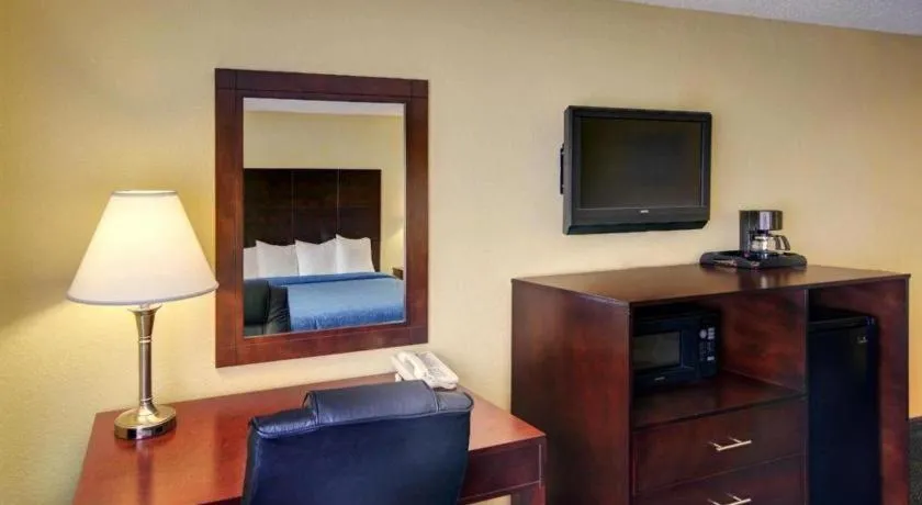 Quality Inn & Suites Grand Prairie South