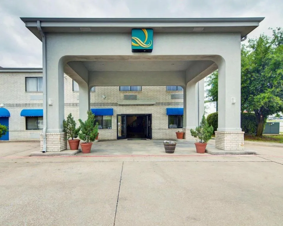 Quality Inn & Suites Grand Prairie South